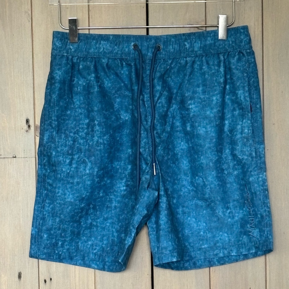 Maui & Son’s Walk‎ Shorts in Indigo